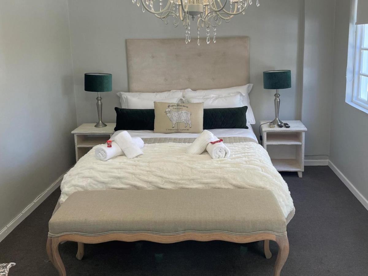 La Belle Guest House Bloemfontein Oda fotoğraf